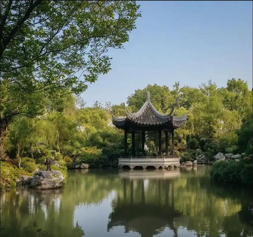 华容区倾城餐饮有限公司